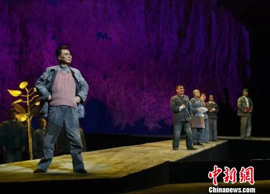 话剧《焦裕禄》在国家大剧院上演