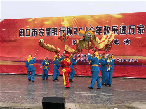 龙腾狮跃闹元宵 民间文艺大赛在周口公园热闹上演