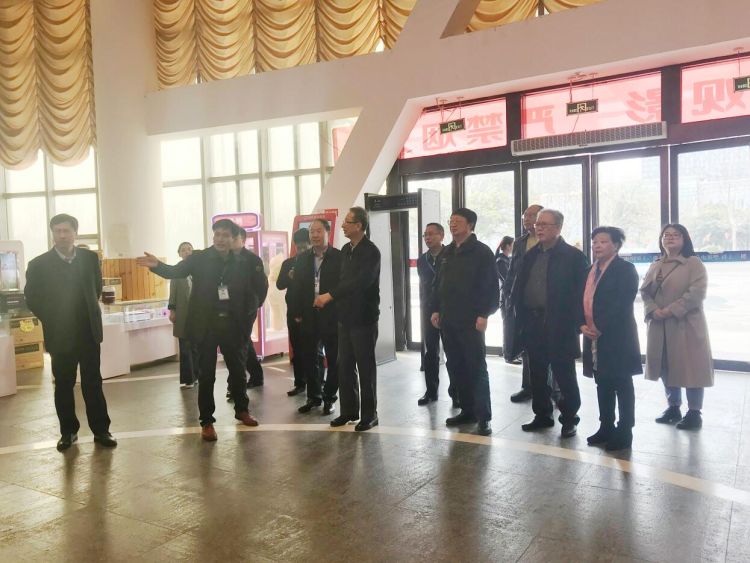 中广联合会副会长胡占凡莅临周口广播电视台调研