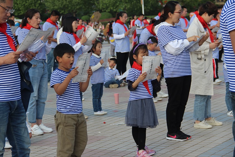 纪念五四运动100周年,周口卓越国学幼儿园举行弘扬传统文化,诵读国学经典活动