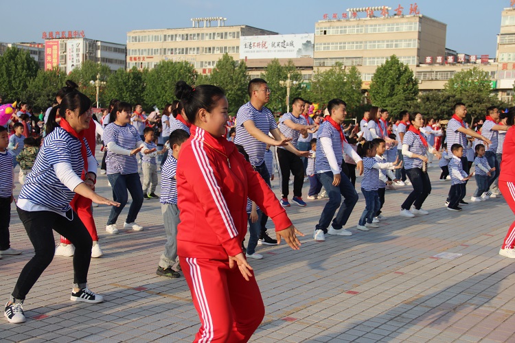 纪念五四运动100周年,周口卓越国学幼儿园举行弘扬传统文化,诵读国学经典活动