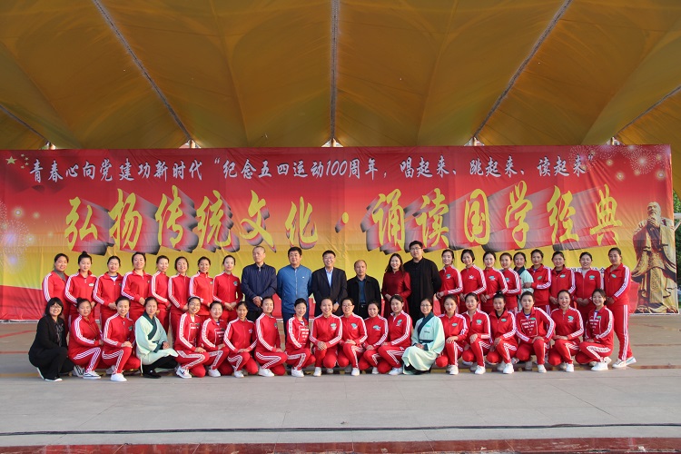 纪念五四运动100周年,周口卓越国学幼儿园举行弘扬传统文化,诵读国学经典活动