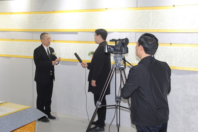 手抄总长度达2000米经书面世《菩提树下·朱广辉抄经展》隆重展出