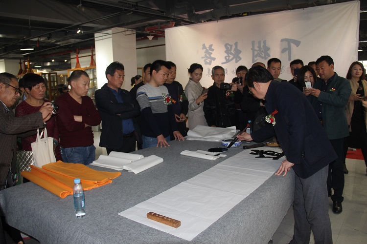 手抄总长度达2000米经书面世《菩提树下·朱广辉抄经展》隆重展出