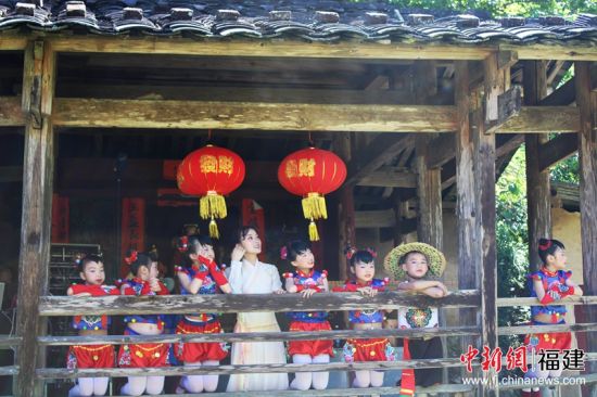 屏南800年古村落农耕文化节：亲子齐插秧 体验农耕乐