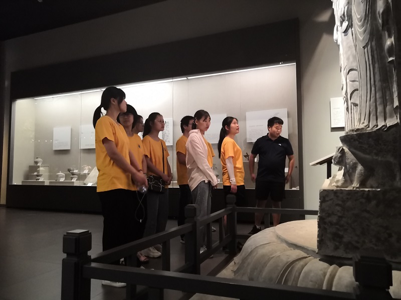 茶艺探趣， 投壶礼赞，拔罐体验，汉服展演， 玩转中原文化！