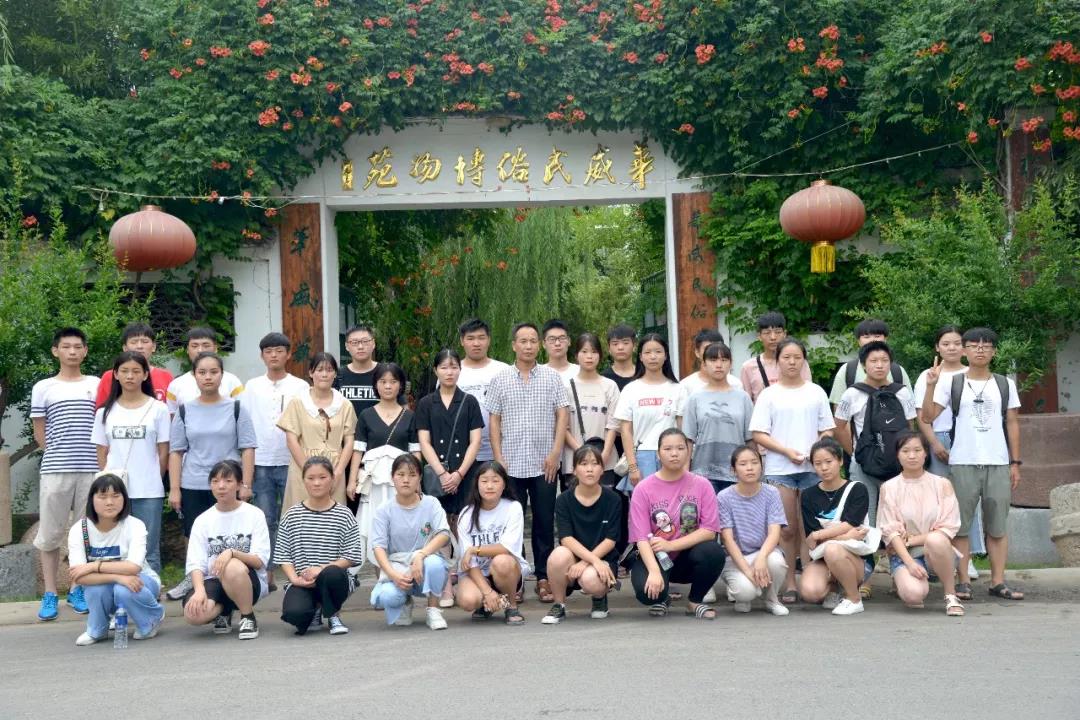 育新高中书法班学生参观华威民俗文化博物苑