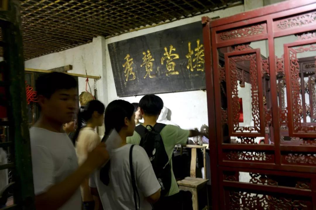 育新高中书法班学生参观华威民俗文化博物苑
