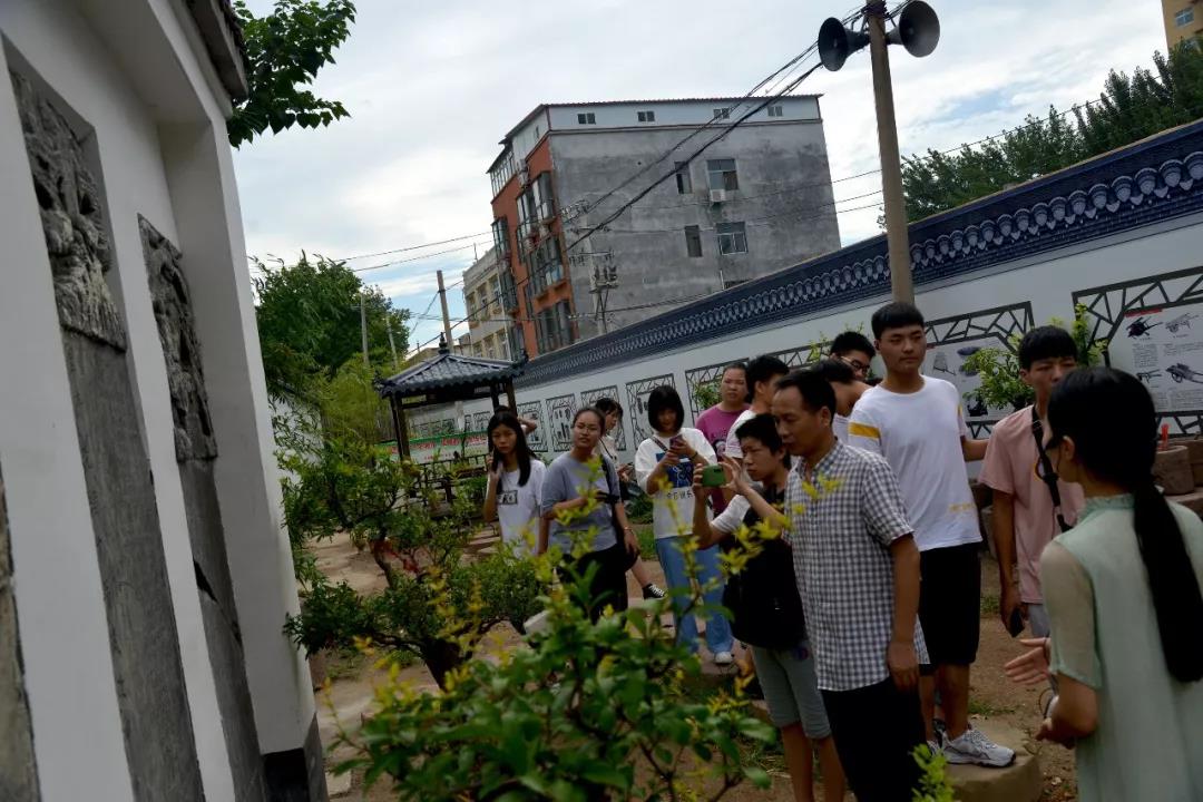 育新高中书法班学生参观华威民俗文化博物苑