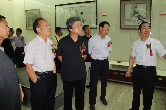 祖国万岁—庆祝建国70周年会员藏书画·古玩精品展成功开幕