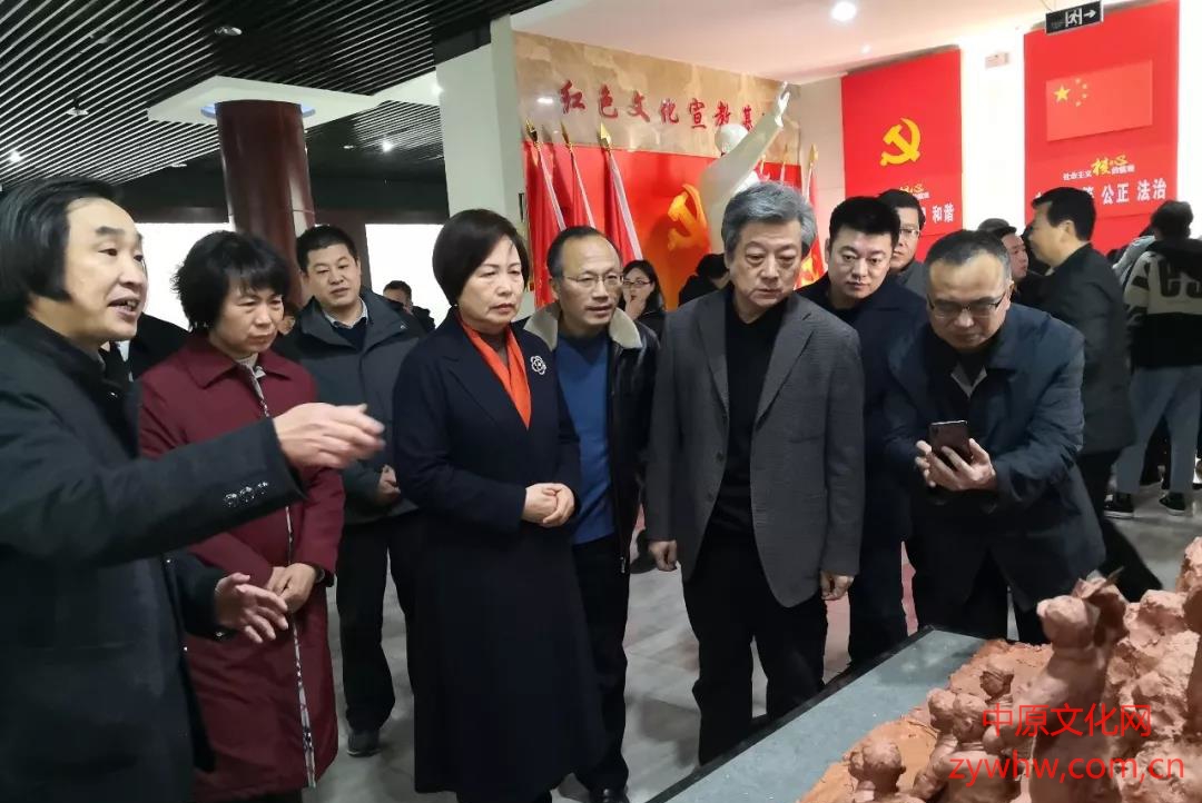 雕塑家张振福“烽火年代”钧瓷泥塑艺术展在周口开幕