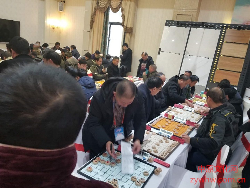 第一届“汇林杯”象棋大赛在周口市汇林置业销售中心举行。