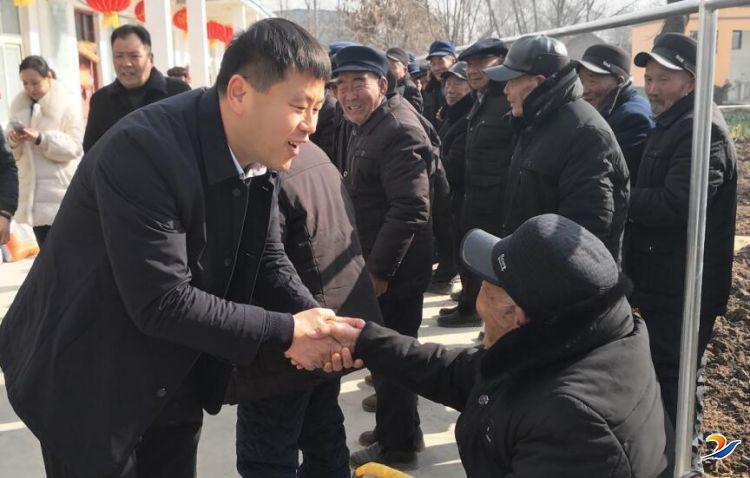 省人大代表丁守富：回乡献爱心温暖过新春