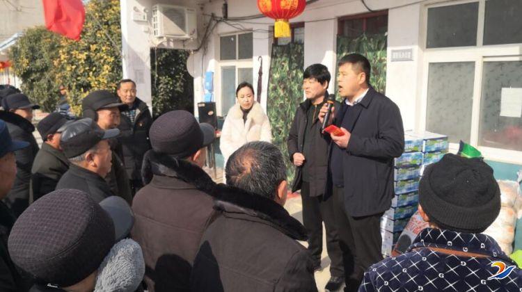 省人大代表丁守富：回乡献爱心温暖过新春