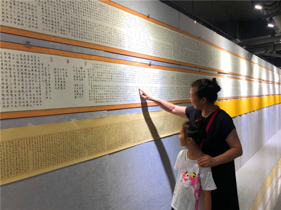 历时11个月 手抄百万字  千米长卷《华严经》在周口展出