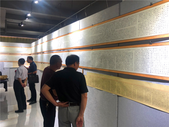历时11个月 手抄百万字  千米长卷《华严经》在周口展出