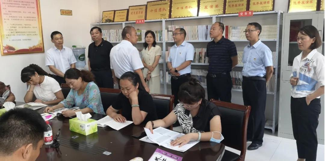 省委宣传部改革创新农家书屋调研组来扶沟调研