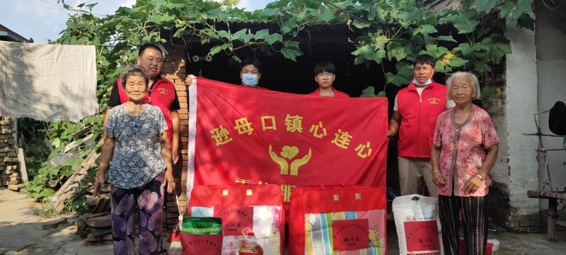 太康县逊母口镇开展“双节送真情、关爱暖人心”走访慰问活动