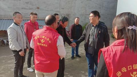 太康县逊母口镇开展“全国扶贫日 金秋送爱心”志愿服务活动