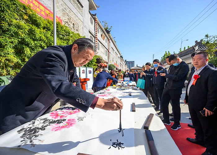 “黄河情 中原风”书画笔会在郑举行 多名书画界大家挥毫泼墨颂黄河