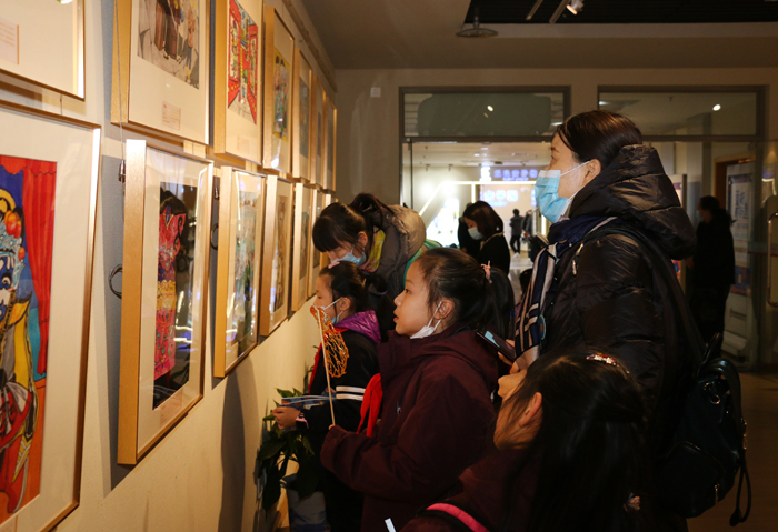 “少儿书香节”暨“童眼看非遗——少儿美术作品巡展”在郑开幕