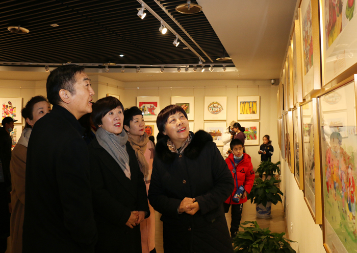 “少儿书香节”暨“童眼看非遗——少儿美术作品巡展”在郑开幕