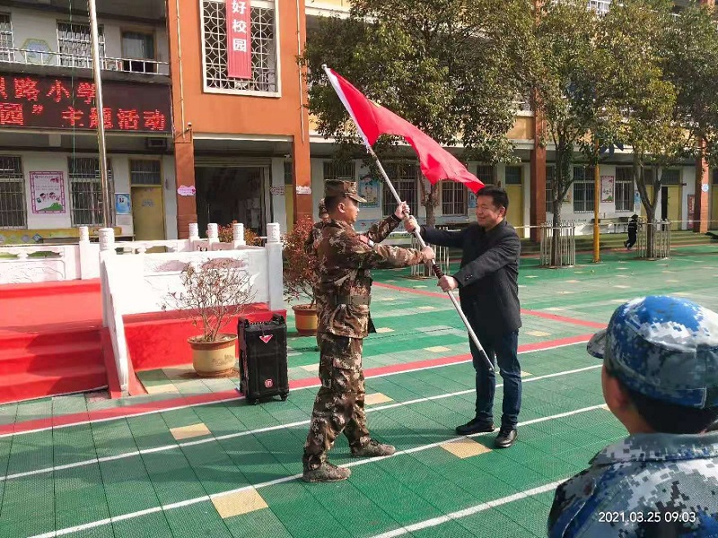 国防教育进校园 周口纺织路小学学生“当一天小兵”