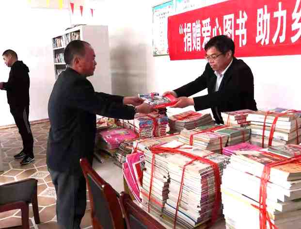 周口市公安局联合新星学校为淮阳县豆门乡肖庄行政村送图书1500多册 助力乡村振兴活动