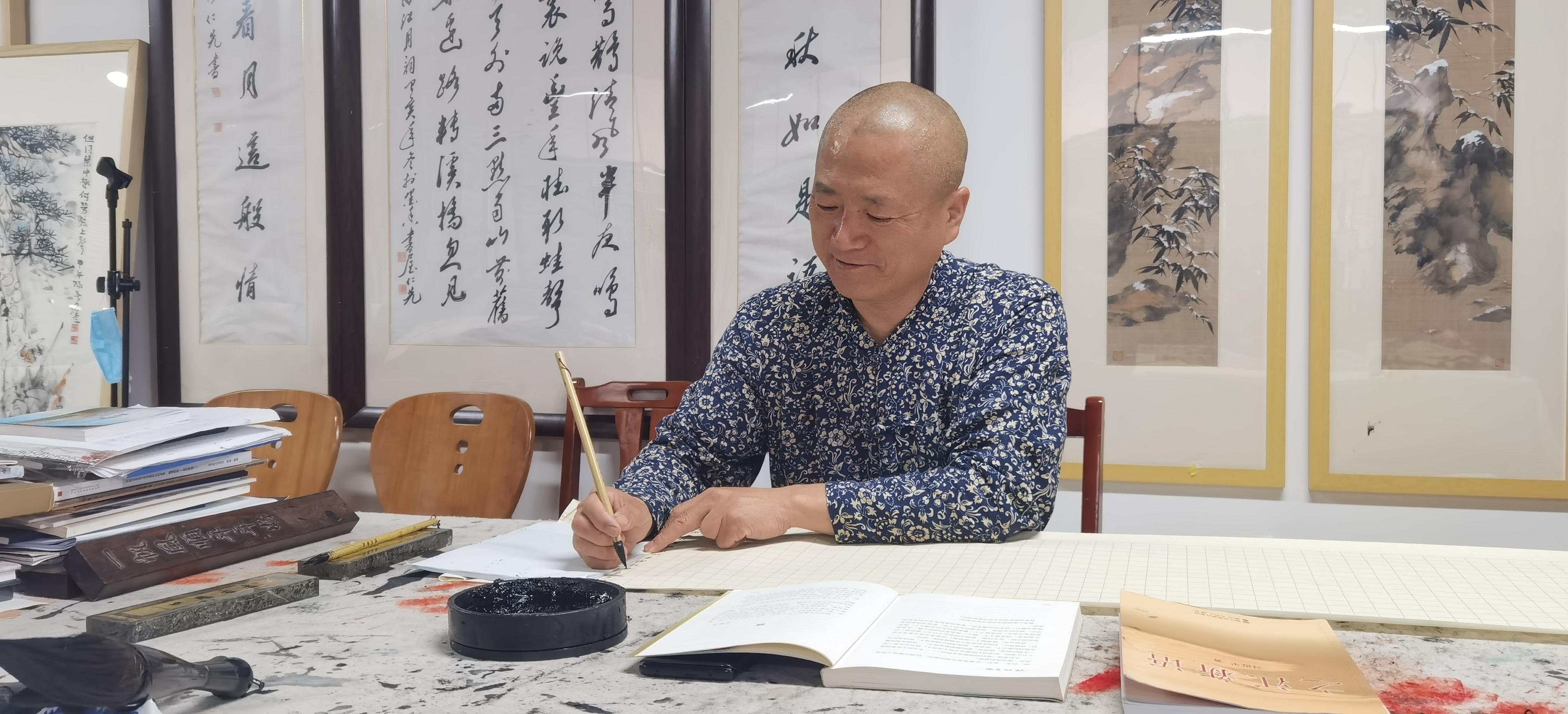 周口作家手抄习近平著作献礼党的百年华诞