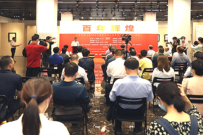 河南画家马刚《百年辉煌》肖像绘画在人民日报社展出