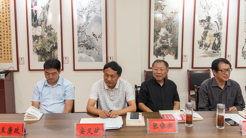 朱萸诗文集《银城路边》研讨会在太康召开太康召开