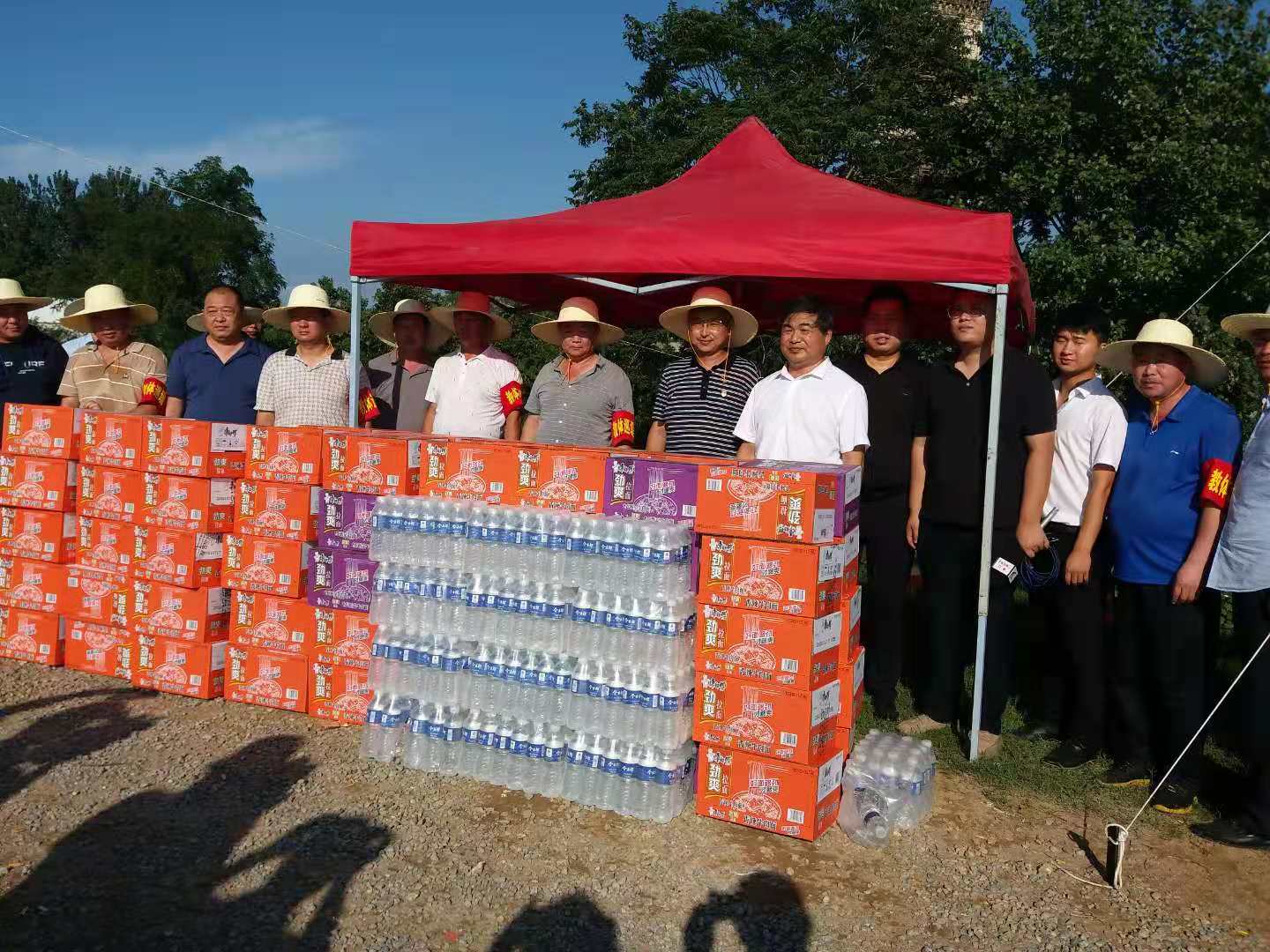 商水实验高级中学慰问抗洪一线职工