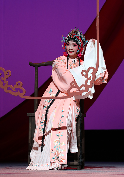 著名曲剧表演艺术家刘艳丽艺精德厚获专家戏迷点赞