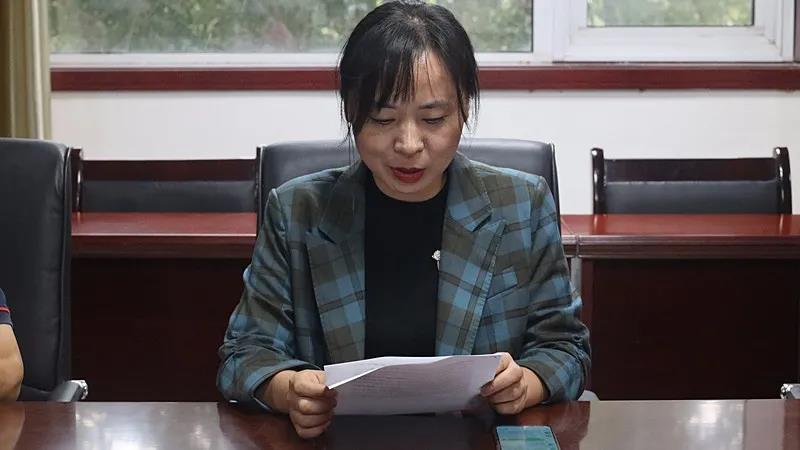 周口市淮阳区举行向“香港河南联谊总会”捐赠“双耳龙瓶”黑陶作品