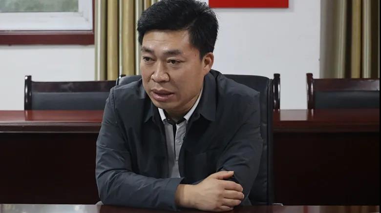 周口市淮阳区举行向“香港河南联谊总会”捐赠“双耳龙瓶”黑陶作品