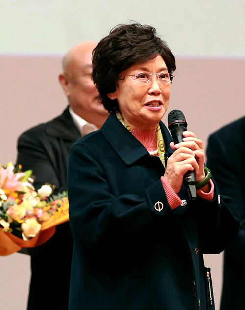 吴慧霞主演豫剧电影《新桃花庵》郑州首映受热捧