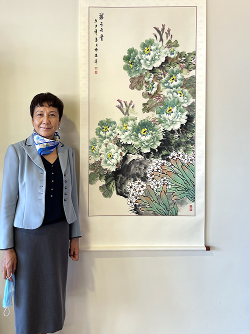 “牡丹仙子”谢丽萍牡丹画作惊艳亮相日本山梨学院大学