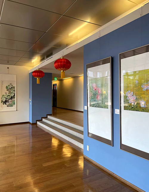 “牡丹仙子”谢丽萍牡丹画作惊艳亮相日本山梨学院大学