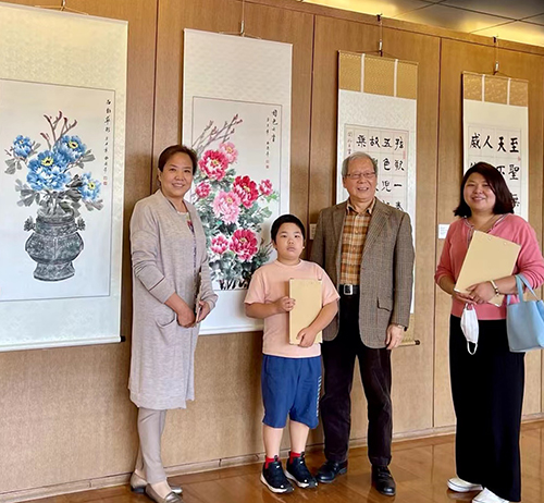 “牡丹仙子”谢丽萍牡丹画作惊艳亮相日本山梨学院大学