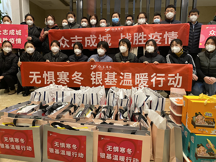 爱心传递 郑州商户为抗役一线白衣天使捐万件羽绒服
