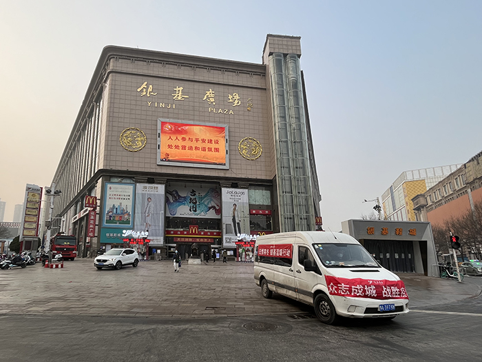 爱心传递 郑州商户为抗役一线白衣天使捐万件羽绒服