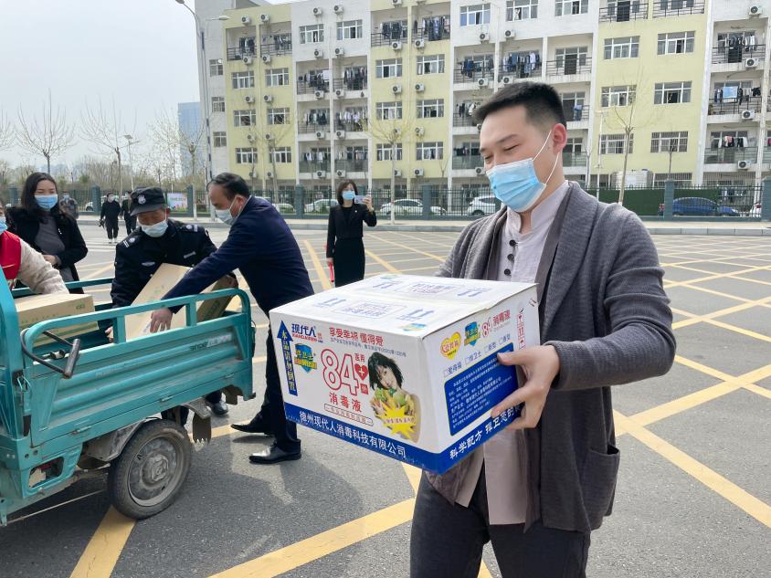 共青团周口市委携手中原众恒集团慰问防疫一线人员