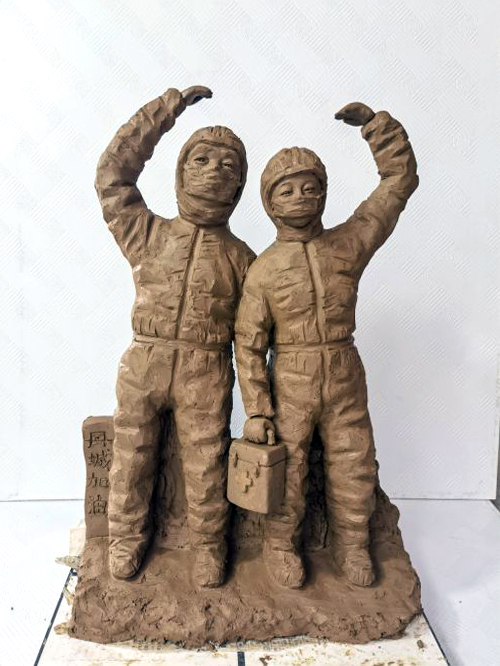泥塑大师张振福用泥塑作品坚定抗疫必胜信念