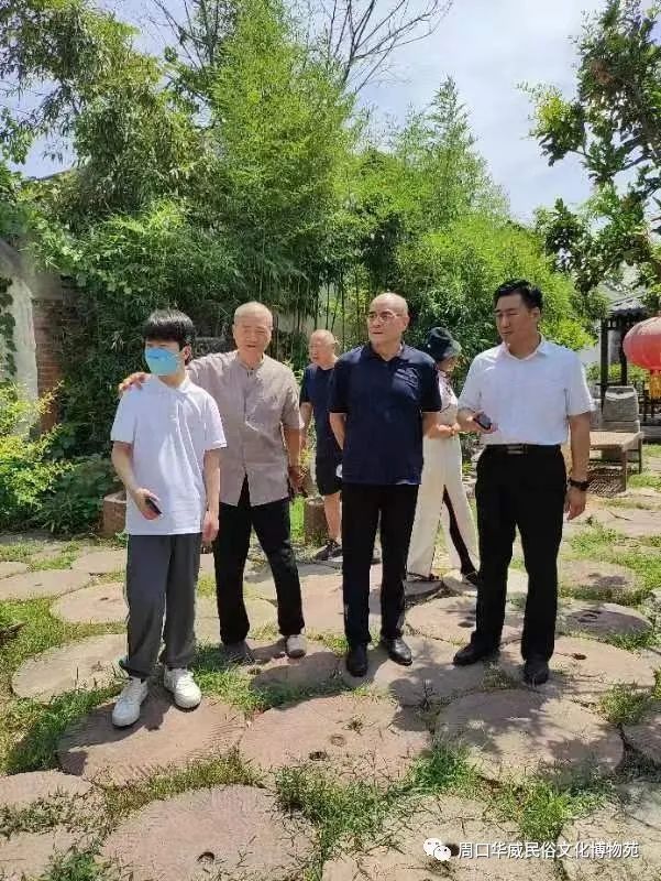 中国民协金石文化研究中心章春风一行到华威博物苑研讨金石文化传承