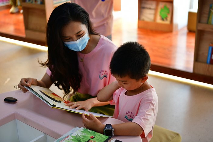“手拉手 阅读齐步走”暨“图书馆研学”活动在省图书馆举行