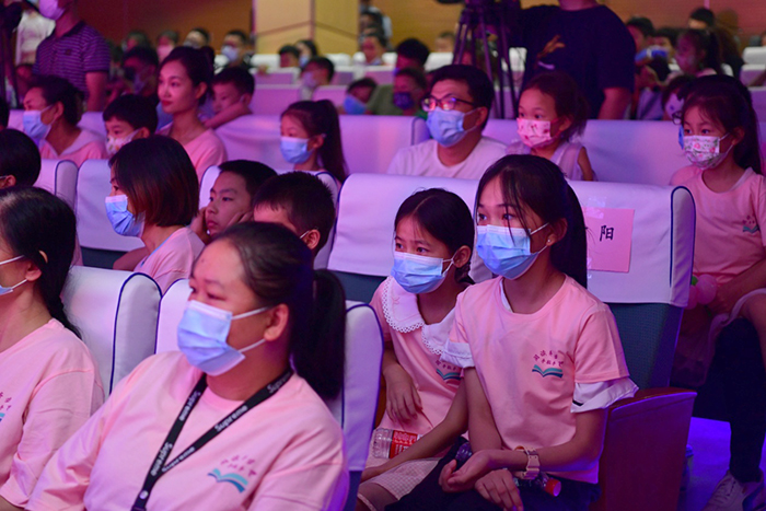 “手拉手 阅读齐步走”暨“图书馆研学”活动在省图书馆举行