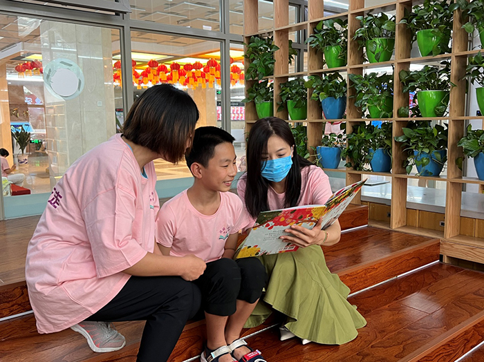“手拉手 阅读齐步走”暨“图书馆研学”活动在省图书馆举行