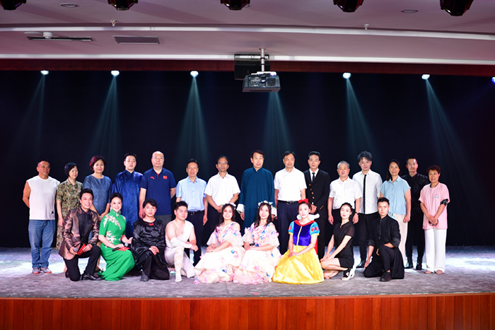 “手拉手 阅读齐步走”暨“图书馆研学”活动在省图书馆举行