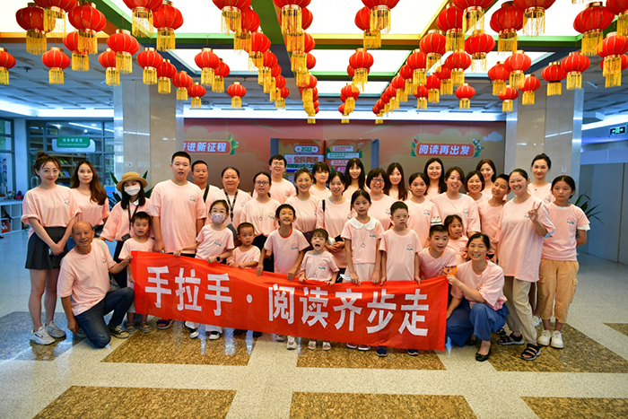 “手拉手 阅读齐步走”暨“图书馆研学”活动在省图书馆举行