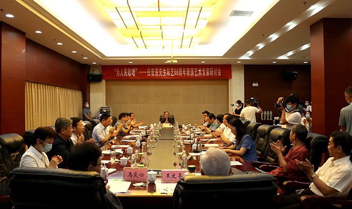 中国著名剧作家罗怀臻为何含泪给“倒霉大叔”鞠躬？